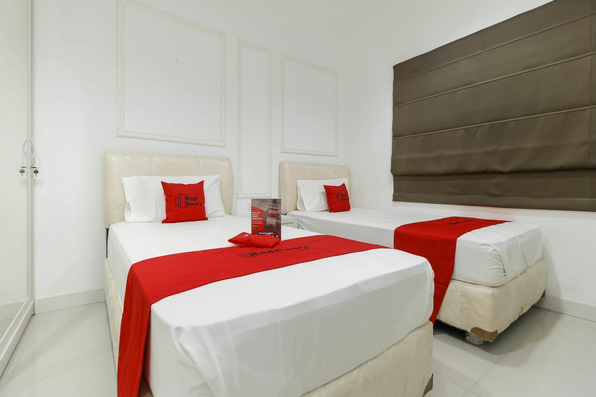 Reddoorz Plus @ Setiabudi Barat Jakarta Exterior photo
