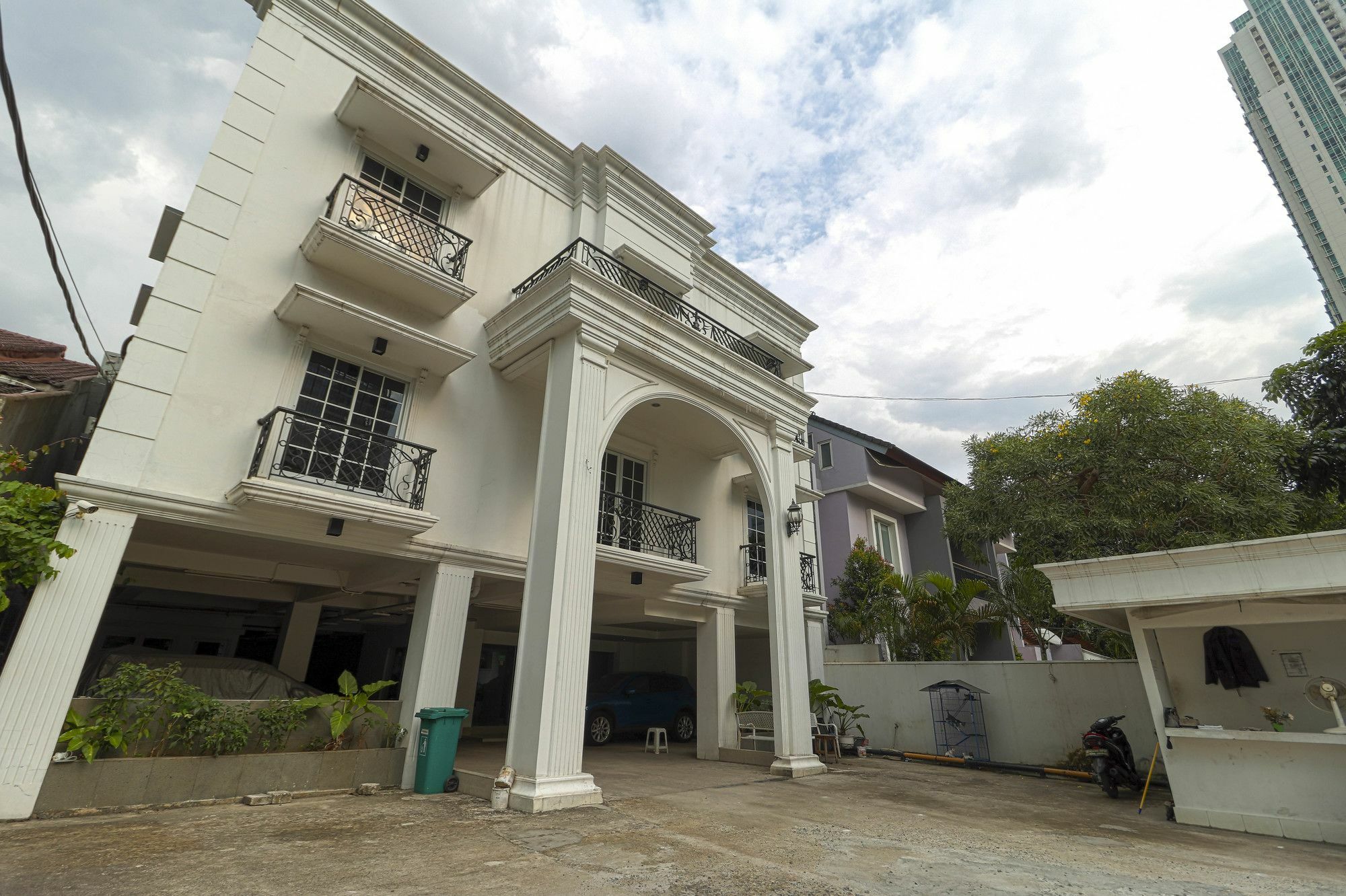 Reddoorz Plus @ Setiabudi Barat Jakarta Exterior photo
