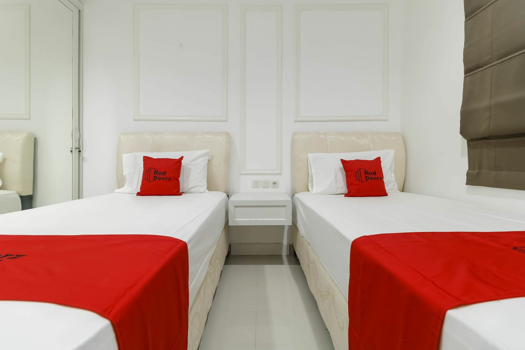 Reddoorz Plus @ Setiabudi Barat Jakarta Exterior photo